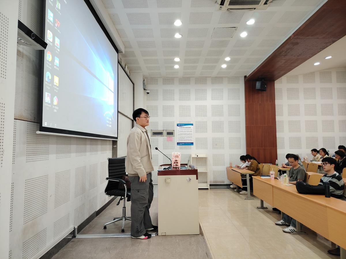 李梓硕主讲.jpg